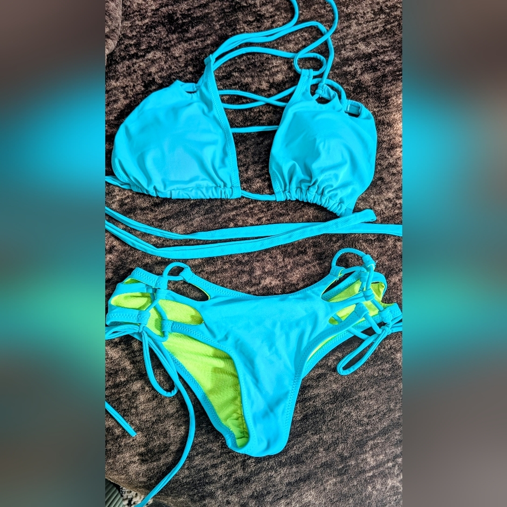 Vibrant Turquois Bikini Set With Contrasting Green Reversible Cheeky Bottoms.